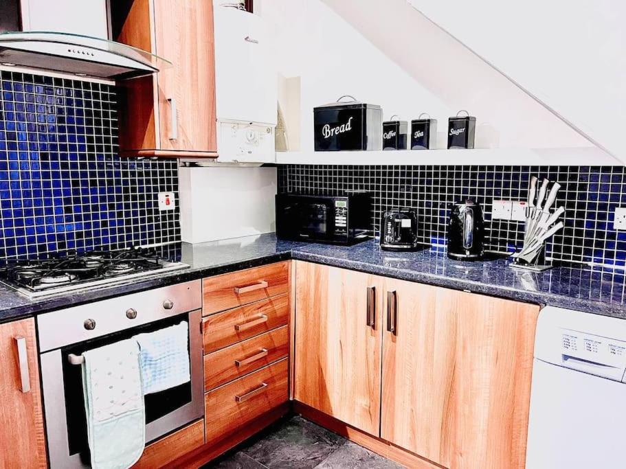 Crown House Two Bedroom Apartment Aberdeen Extérieur photo