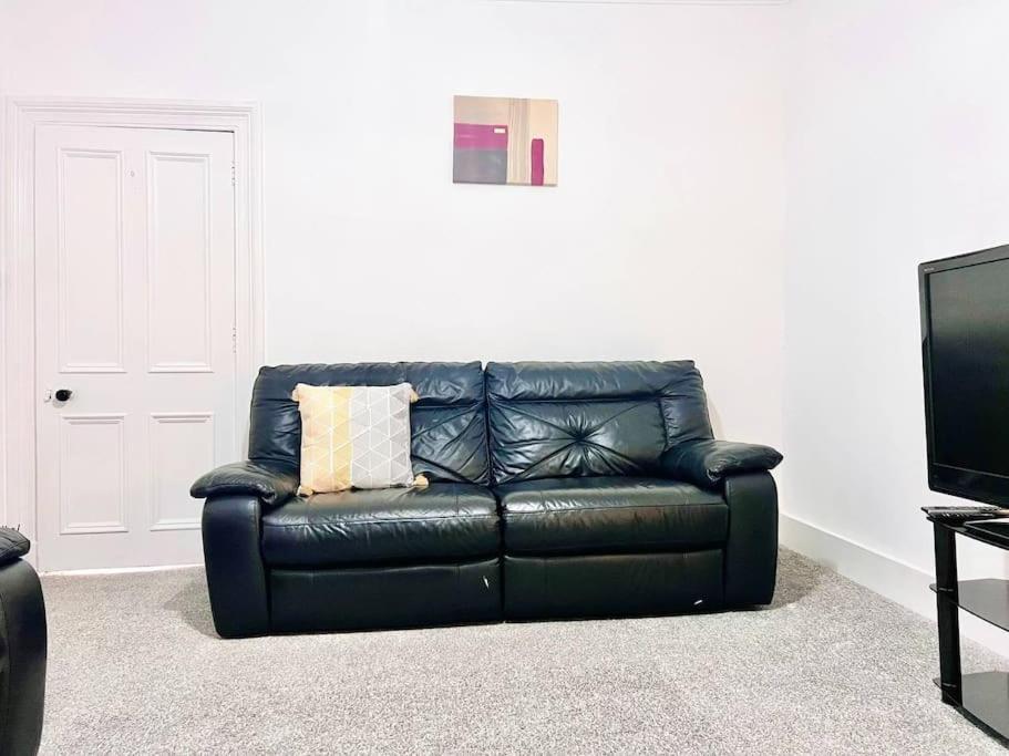 Crown House Two Bedroom Apartment Aberdeen Extérieur photo