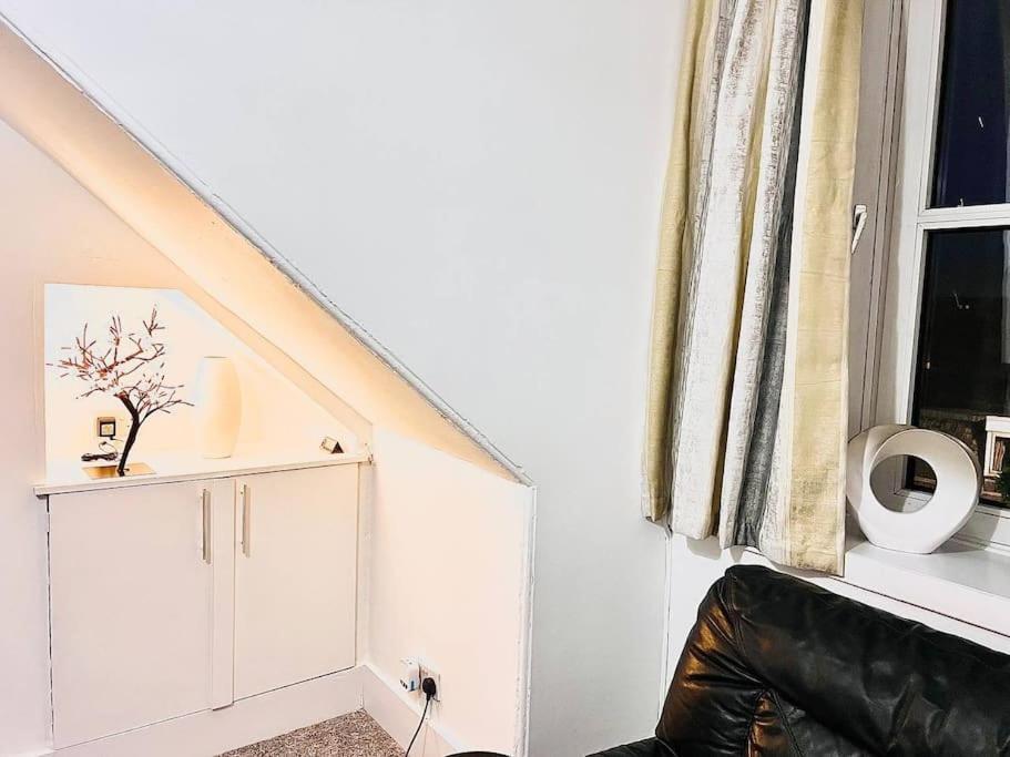 Crown House Two Bedroom Apartment Aberdeen Extérieur photo